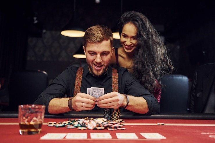 Kartu video poker di layar mobile